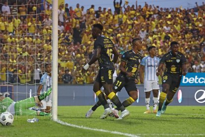 El gol del empate de Barcelona fue obra de Jhon Jairo Cifuente.