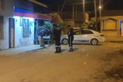 En el sitio, agentes policiales encontraron alrededor de 15 indicios balísticos.
