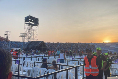 Aún hay mucho público que no ha podido ingresar al estadio Alberto Spencer