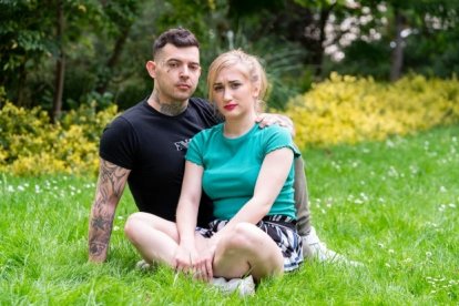 Sofiia Karkadym escapó del conflicto con Rusia. Se enamoró de Tony Garnett, quien la alojó en su casa. La dejó porque le encantaba ‘chupar’.