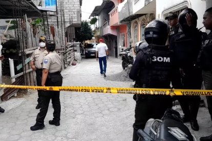 Las autoridades policiales acudieron hasta el lugar de los hechos para realizar las investigaciones.