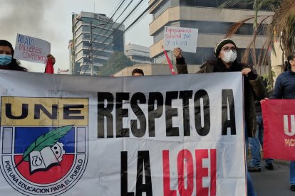 Con el cierre de vías, docentes denuncian la improcedencia del reglamento a las reformas de la Ley de Educación