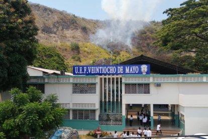 Bomberos atendieron en la mañana de este miércoles un incendio en el Cerro Paraíso, el cual no dejó víctimas mortales.