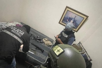 Además, se decomisaron armas de fuego, vehículos y otros indicios vinculados a la investigación.