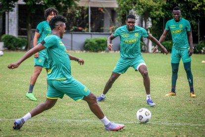 Michael Carcelén (c) se perfila como titular en Barcelona, para el duelo ante el Cuenca.