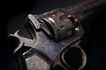 Los autores del asesinato también dispararon a sus acompañantes antes de huir del lugar en el mismo vehículo.