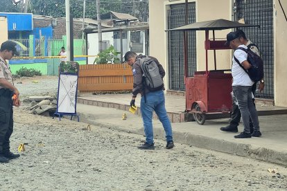 Al menos siete indicios balísticos hallaron los agentes en la escena del crimen de Elsa.