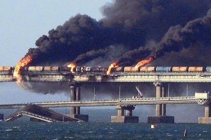 Autoridades de Crimea atribuyen al "vandalismo ucraniano" explosión en puente