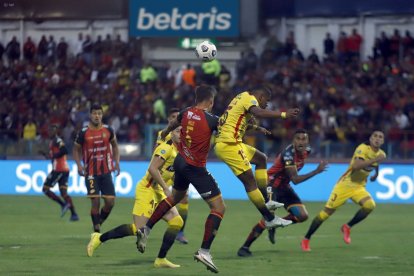 Barcelona perdió de visita ante Deportivo Cuenca.