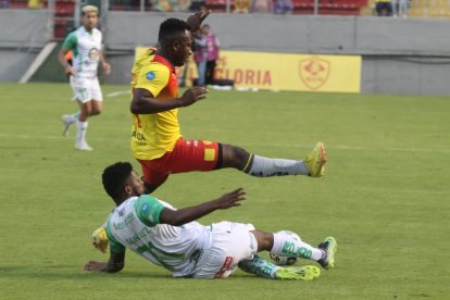 Aucas sigue líder, pero deja la etapa con suspenso tras empate 0-0 ante Mushuc Runa