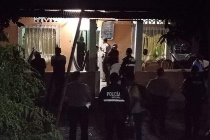 Un adolescente, de 14 años, hijo de dos de los fallecidos también resultó herido de bala