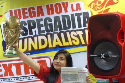 Lorena Gutiérrez levantó la copa de los 'suertudos' y se llevó un parlante con la promo Despegadita Mundialista.