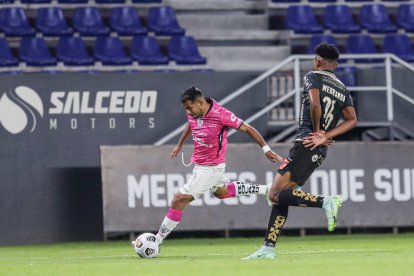 Independiente del Valle (i) fue sorprendido por Técnico Universitario, en la fecha 13.