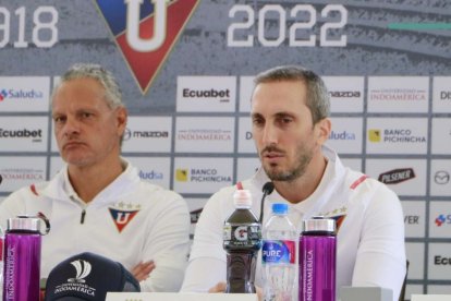 Luis Zubeldía (d) espera el 2023 hacer una mejor temporada con Liga de Quito.