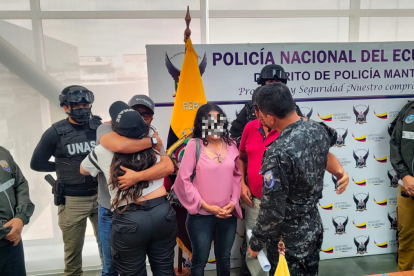 La fémina fue liberada y entregada a sus familiares. Hubo llanto y abrazos tras el ansiado reencuentro.