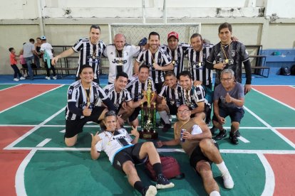 Juventus se proclamó campeón del torneo de exalumnos del colegio San Agustín, en la categoría máster.