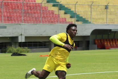 Roberto La Tuka Ordóñez delantero de Aucas.