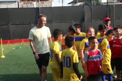 Damián Díaz en su escuela de fútbol al norte de Guayaquil.