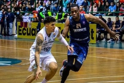 Jorge Guzmán (i) y Leones se enfrentarán en un quinto duelo.