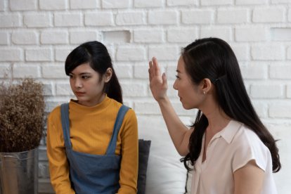 Los padres tóxicos perjudican el crecimiento de sus hijos.