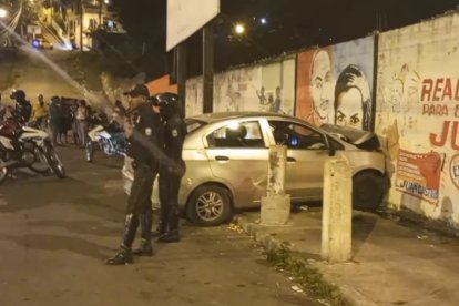 Miembros de la Policía Nacional acudieron hasta el lugar de los hechos.