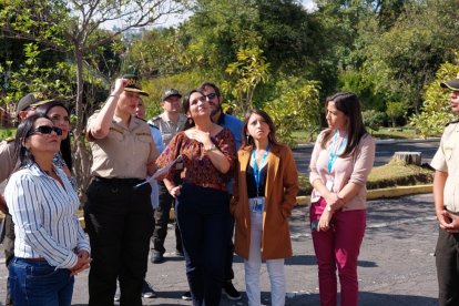 La comisión del caso Bernal tuvo una primera visita a la Escuela de Policía el 13 de octubre de 2022.