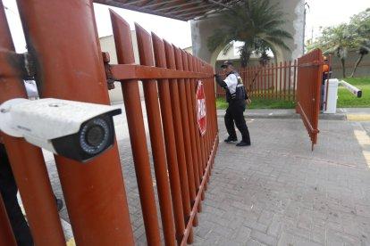 En el lugar, al día siguiente, era evidente el temor. La ciudadela permaneció cerrada. Solo se abría para la entrada y salida de residentes.