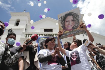 Luego de la ceremonia se lanzaron globos al cielo, como homenaje a la víctima.