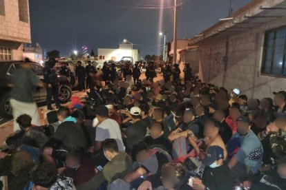 Migrantes hallados hacinados en una vivienda de Puebla, México
INSTITUTO NACIONAL DE MIGRACIÓN DE MÉXICO (INM)
16/10/2022