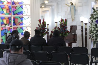 Familiares del futbolista velaron sus restos en una funeraria de San Carlos.