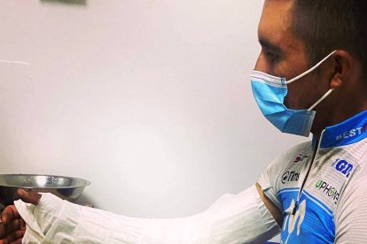 El experimentado ciclista Byron Guamá espera evitar la cirugía para poder llegar a la Vuelta al Ecuador.