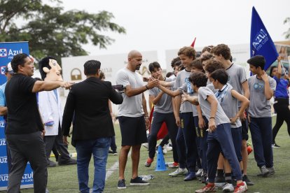 Juan Sebastián Verón compartió sus conocimientos con cientos de jóvenes de varios colegios de Guayaquil.