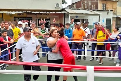 La cartelera de box permitirá una competencia sana entre varios clubes de boxeo. Los boxeadores cuentan con asistencia y control médico.