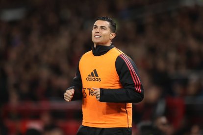 Cristiano Ronaldo destaca como delantero en Manchester United.