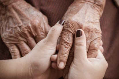 Una abuelita fue golpeada por ladrones