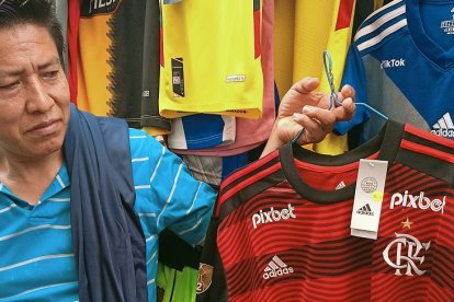 Pedro Alcocer es uno de los comerciantes de la Bahía, que espera recibir una gran cantidad de hinchas brasileños.