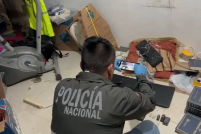 Los agentes investigadores decomisaron computadoras con el material porno.