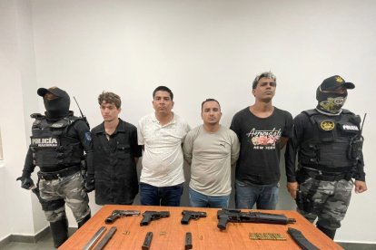 Los sospechosos del triple crimen en Pedernales, con todos los ‘juguetes’, se movilizaban en una camioneta y una moto.