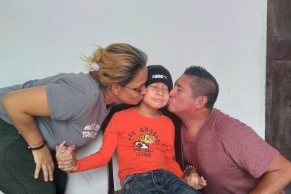 Los padres de Thiago están felices de ver a su pequeño llevar una vida normal.