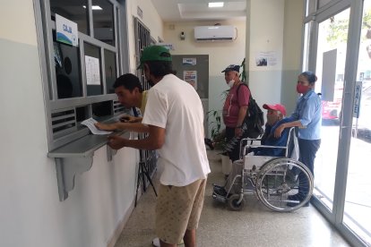 La mayoría de los pacientes del dispensario son adultos mayores.