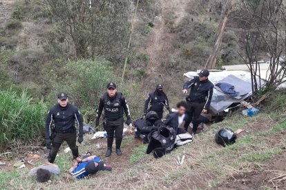 Los sospechosos supuestamente habían robado a una señora.