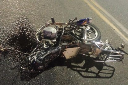 Los cadáveres de las cuatro víctimas quedaron sobre la calzada, junto a las motocicletas.