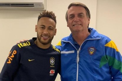 Neymar apareció junto a Jair Bolsonaro y le ratificó su apoyo en una transmisión por YouTube.