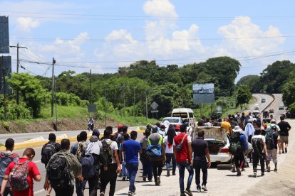 Los expertos relatan que los criminales se mezclan entre migrantes de bien para moverse de un país a otro.