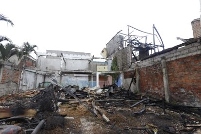 El inmueble fue consumido en su totalidad por el fuego.