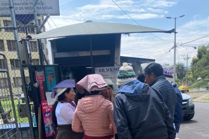 Su familia llegó a la morgue para retirar sus restos. Espera que se aclare lo ocurrido.