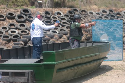 La pista número cinco, que consistía en una lancha de la Marina, se llevó las miradas.