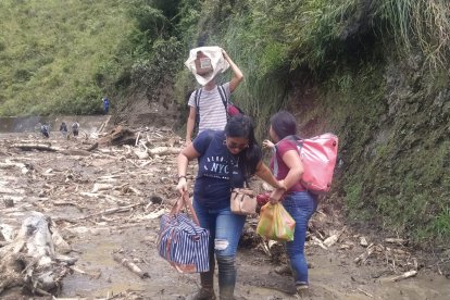 La Vía Zamora-Loja está cerrada por un deslizamiento de tierra en El Tambo