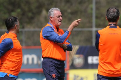 El técnico Gustavo Alfaro tiene dudas sobre el cotejo amistoso ante Irak.