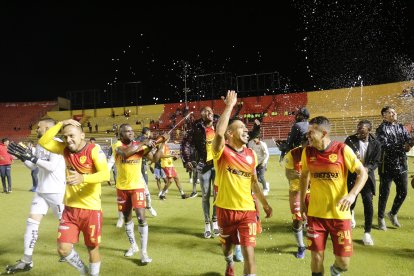 Aucas ganó la segunda etapa de LigaPro y disputará ante Barcelona el título.